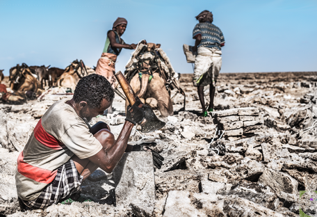 Piana-del-sale-Tagliatori-di-Sale-Dancalia-Etiopia.png