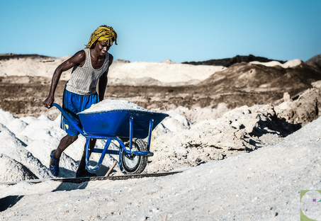 operaio-alle-saline-Dancalia-Etiopia.png