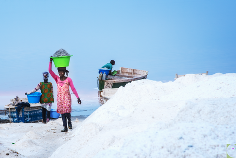 Donne-Saline-Lago-Rosa-Senegal.png