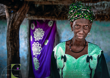 Interno casa villaggio Senegal Africa (3).png