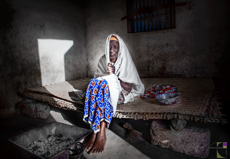 Interno casa villaggio SenegalAfrica.png